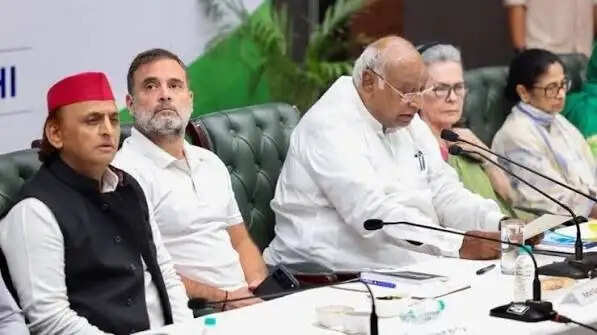 SIR के मुद्दे पर कल INDIA ब्लॉक की बैठक, अखिलेश यादव शामिल नहीं होंगे