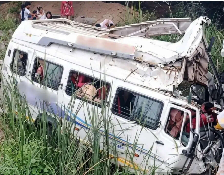 कोटा में हादसे का शिकार हुई भोपाल के श्रद्धालुओं की टेम्पो ट्रैवलर