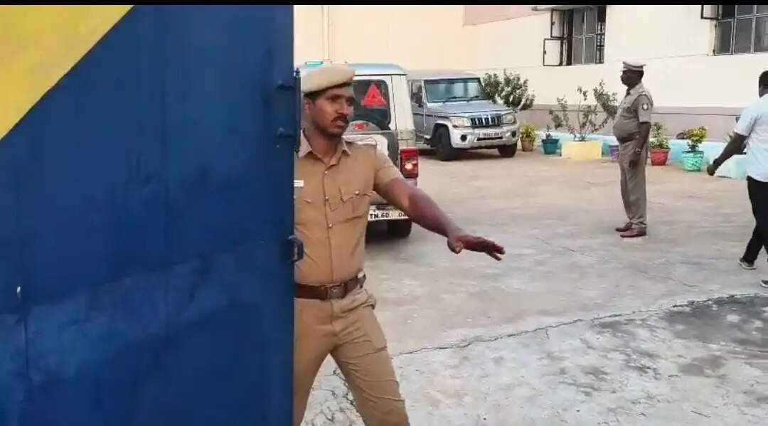 तमिलनाडु की थेनी जेल से 17 कैदी फरार